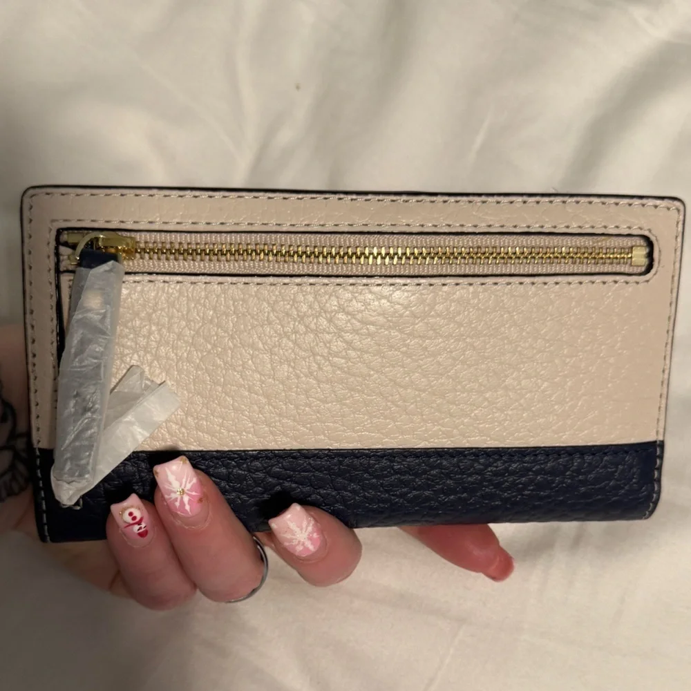 Kate Spade wallet “Stacy Bay Street” Navy and Cream pebbled Leather. NWT